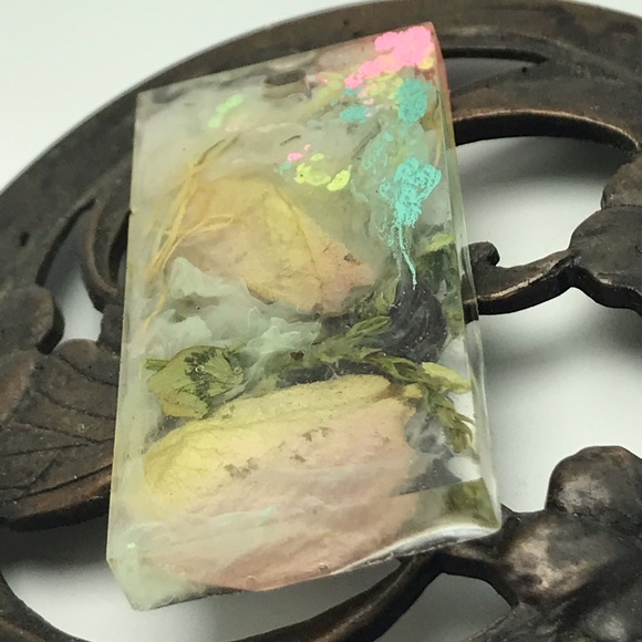 Rose petal resin pendant large bar with hole - Picture 6 of 16